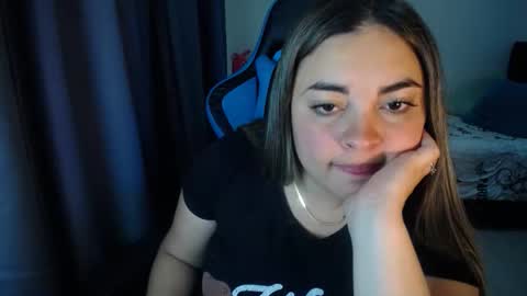 Snapshot of dumont_model chatting on February 3, 2025, 8:24 am Nicole online show from February 3, 2025, 8:24 am