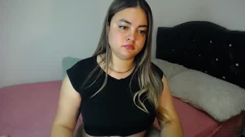 Snapshot of dumont_model chatting on February 22, 2025, 10:31 pm Nicole online show from February 22, 2025, 10:31 pm