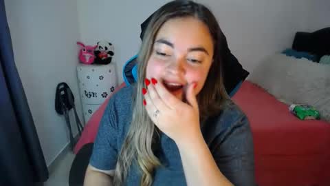 Snapshot of dumont_model chatting on March 6, 2025, 3:35 pm Nicole online show from March 6, 2025, 3:35 pm