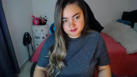 Snapshot of dumont_model chatting on March 6, 2025, 8:37 pm Nicole online show from March 6, 2025, 8:37 pm