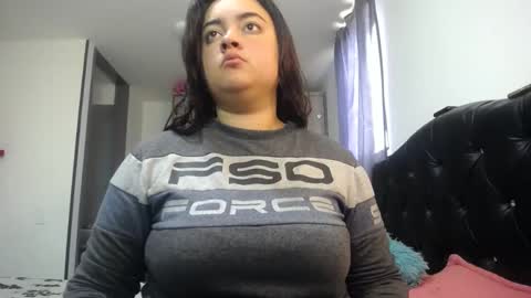 Snapshot of dumont_model chatting on November 16, 2025, 4:23 pm Nicole online show from November 16, 2025, 4:23 pm