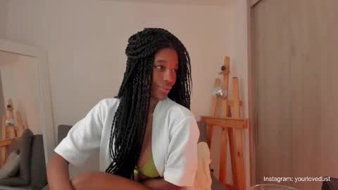 Snapshot of duna_du chatting on December 19, 2024, 9:06 pm My birthday is tomorrow November 30 online show from December 19, 2024, 9:06 pm