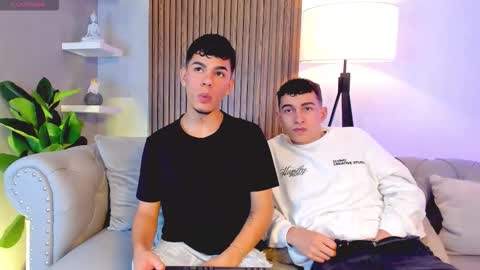 Snapshot of duolust chatting on November 27, 2025, 7:49 pm Thomas and Noah online show from November 27, 2025, 7:49 pm