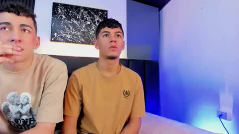 Snapshot of duolust chatting on November 30, 2025, 8:24 pm Thomas and Noah online show from November 30, 2025, 8:24 pm