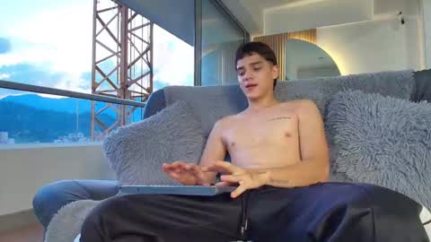 Dustin online show from November 6, 2025, 10:43 pm