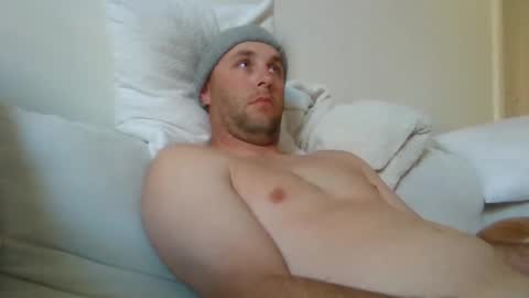 Snapshot of dustyroy09 chatting on December 3, 2025, 4:20 am dustyroy09 online show from December 3, 2025, 4:20 am