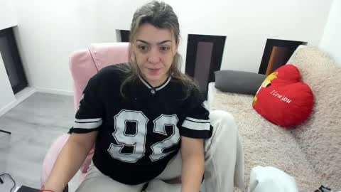 dayana online show from March 18, 2026, 4:04 am
