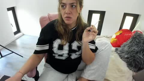 dayana online show from May 19, 2026, 4:52 am