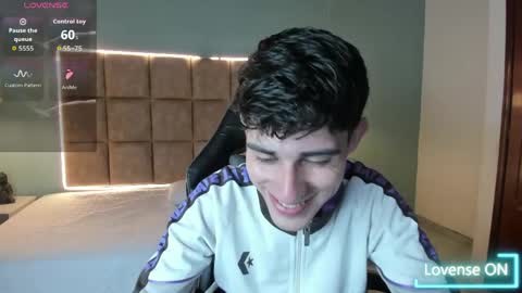 dyla_n18_ online show from June 4, 2026, 8:37 pm
