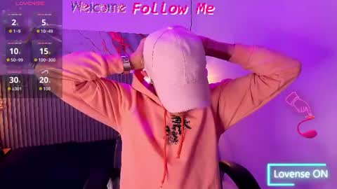 dyla_n18_ online show from July 12, 2026, 8:33 pm