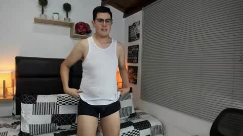  DYLAN SANTIAGO  online show from December 18, 2025, 10:05 pm