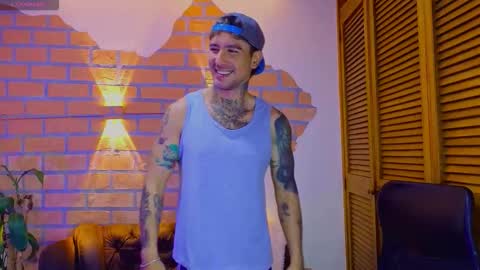 Snapshot of dylanstonne1 chatting on January 19, 2026, 2:48 am D Y L A N online show from January 19, 2026, 2:48 am