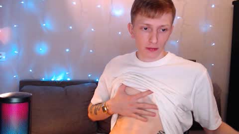 Snapshot of dyrinda chatting on September 21, 2025, 1:29 am Julia and Dima online show from September 21, 2025, 1:29 am