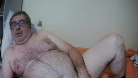 Snapshot of e1415926 chatting on December 1, 2024, 7:14 pm Uncle Emo online show from December 1, 2024, 7:14 pm