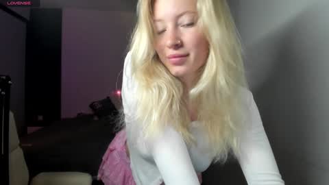 fansly - yourbestbaby online show from December 31, 2024, 3:12 am