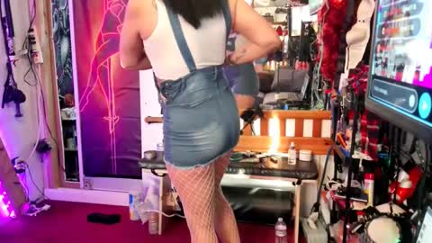 Snapshot of eandj8786 chatting on December 3, 2024, 8:17 pm Kryztal Klear Jaxx online show from December 3, 2024, 8:17 pm