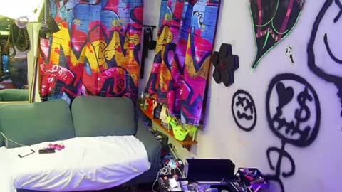 Snapshot of eandj8786 chatting on February 22, 2025, 9:01 am Kryztal Klear Jaxx online show from February 22, 2025, 9:01 am