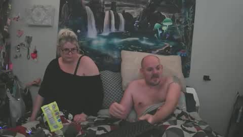 eandr6446 online show from November 25, 2025, 5:07 am