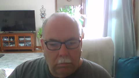earl52 online show from October 1, 2025, 6:58 pm