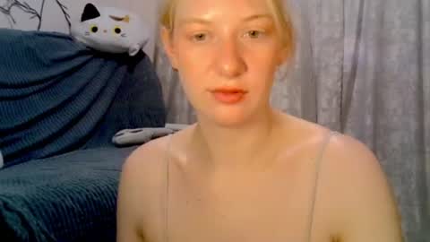 Snapshot of earn_my_lily chatting on July 2, 2026, 4:13 pm Lily online show from July 2, 2026, 4:13 pm