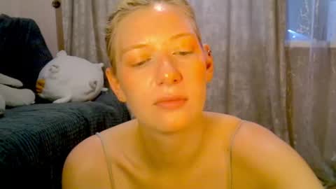 Snapshot of earn_my_lily chatting on July 3, 2026, 10:32 am Lily online show from July 3, 2026, 10:32 am