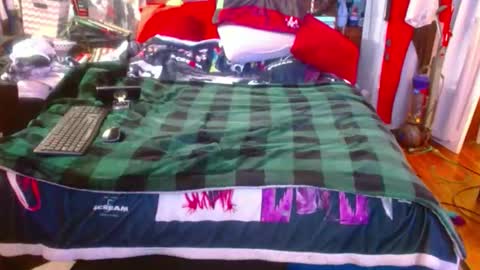 Snapshot of eastbayboy57 chatting on November 5, 2025, 5:24 pm eastbayboy57 online show from November 5, 2025, 5:24 pm