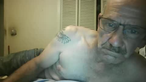 Snapshot of easye4015 chatting on April 27, 2026, 2:26 pm Easye online show from April 27, 2026, 2:26 pm
