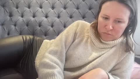 Nadia Ferreira  online show from January 13, 2026, 11:04 am