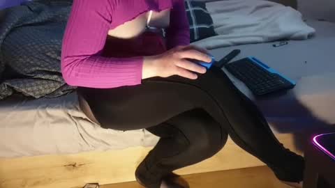 shy yoong cross online show from February 23, 2025, 2:18 am