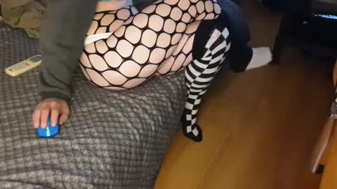 shy yoong cross online show from October 27, 2025, 10:25 pm