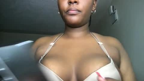ebony_glory online show from November 16, 2025, 7:19 pm
