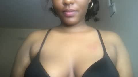 ebony_glory online show from November 19, 2025, 12:49 pm