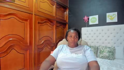 Snapshot of ebony_katterin chatting on May 4, 2026, 3:19 pm ebony_katterin online show from May 4, 2026, 3:19 pm
