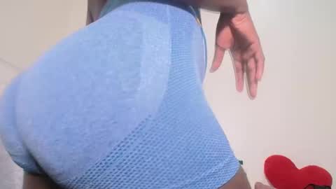 ebony_pearl69 online show from October 14, 2025, 3:46 pm