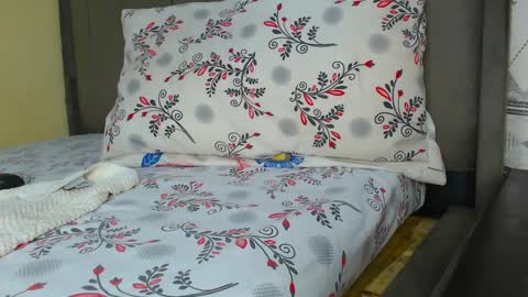 EBONY PETITE online show from March 9, 2025, 7:12 am