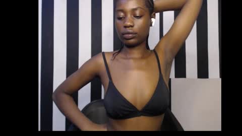 Ella online show from October 7, 2025, 1:03 am