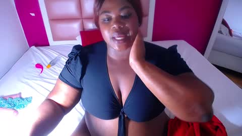 Snapshot of ebony_sugar_mommy chatting on February 8, 2025, 6:54 am MILENA online show from February 8, 2025, 6:54 am
