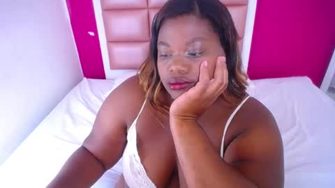 Snapshot of ebony_sugar_mommy chatting on March 7, 2025, 8:44 pm MILENA online show from March 7, 2025, 8:44 pm