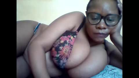 Snapshot of ebonybussy chatting on May 1, 2026, 12:21 pm MAMITO online show from May 1, 2026, 12:21 pm