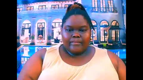 Snapshot of ebonyhotbuns4u2luv chatting on April 26, 2026, 8:23 am ebonyhotbuns4u2luv online show from April 26, 2026, 8:23 am