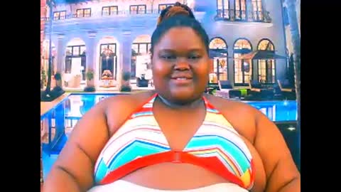 Snapshot of ebonyhotbuns4u2luv chatting on April 27, 2026, 5:16 am ebonyhotbuns4u2luv online show from April 27, 2026, 5:16 am