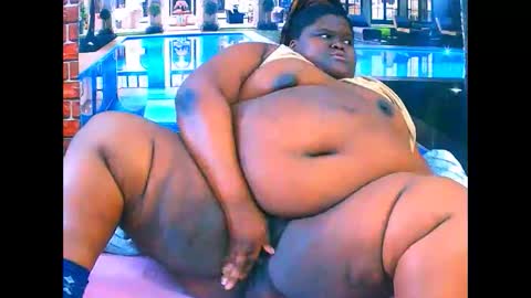 Snapshot of ebonyhotbuns4u2luv chatting on April 29, 2026, 6:50 am ebonyhotbuns4u2luv online show from April 29, 2026, 6:50 am