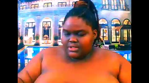 Snapshot of ebonyhotbuns4u2luv chatting on May 1, 2026, 9:14 am ebonyhotbuns4u2luv online show from May 1, 2026, 9:14 am