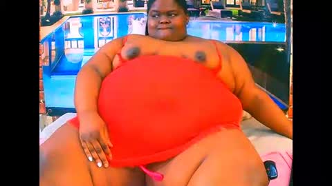 Snapshot of ebonyhotbuns4u2luv chatting on May 14, 2026, 7:04 am ebonyhotbuns4u2luv online show from May 14, 2026, 7:04 am