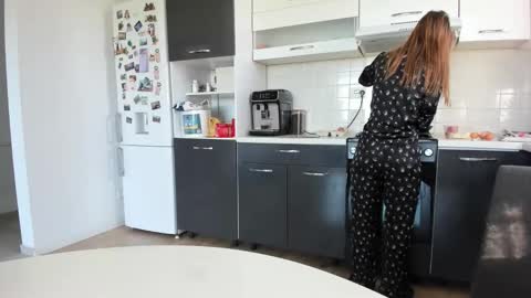 ecaterina_katy online show from April 27, 2026, 6:33 am