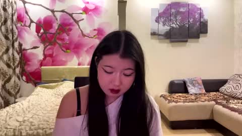 Snapshot of edinabluett chatting on April 18, 2026, 7:07 pm Eri online show from April 18, 2026, 7:07 pm