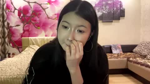 Snapshot of edinabluett chatting on April 29, 2026, 9:32 pm Eri online show from April 29, 2026, 9:32 pm