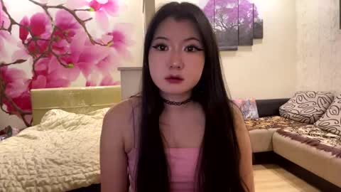 Snapshot of edinabluett chatting on May 4, 2026, 10:17 pm Eri online show from May 4, 2026, 10:17 pm