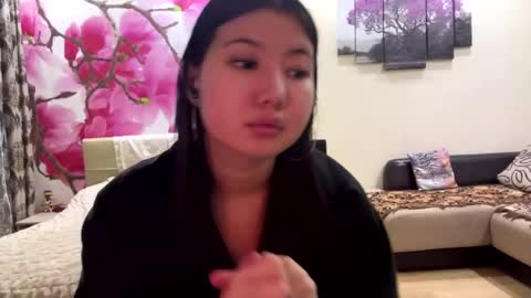Snapshot of edinabluett chatting on May 30, 2026, 6:16 pm Eri online show from May 30, 2026, 6:16 pm