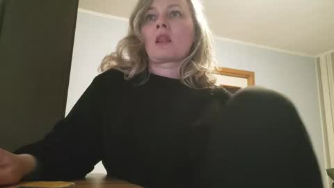 Snapshot of edithmanning chatting on April 26, 2026, 6:38 pm edithmanning online show from April 26, 2026, 6:38 pm